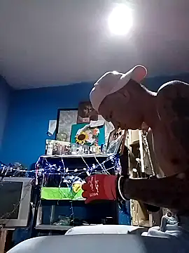 Snapshot of Ojitosbrrr chatting on November 18, 2025, 9:03 am Ojitosbrrr online show from November 18, 2025, 9:03 am