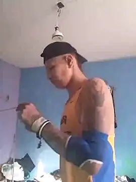 Snapshot of Ojitosbrrr chatting on November 28, 2025, 10:12 pm Ojitosbrrr online show from November 28, 2025, 10:12 pm