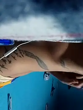 Snapshot of Ojitosbrrr chatting on December 4, 2025, 10:02 am Ojitosbrrr online show from December 4, 2025, 10:02 am