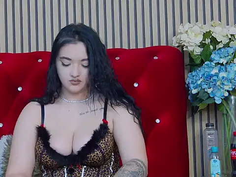 LaraBloom online show from November 21, 2025, 7:45 pm