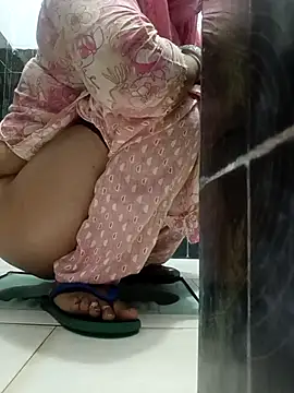 Snapshot of Best_couple2001 chatting on November 1, 2025, 1:29 am Best couple2001 online show from November 1, 2025, 1:29 am