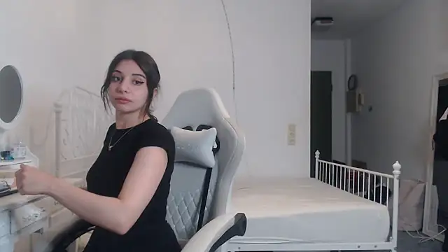 Snapshot of bellefleurrr chatting on May 28, 2026, 10:18 pm bellefleurrr online show from May 28, 2026, 10:18 pm