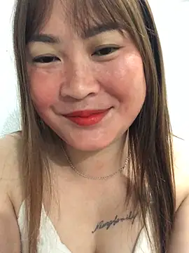 Snapshot of bombom1x chatting on October 25, 2025, 9:17 am bombom1x online show from October 25, 2025, 9:17 am