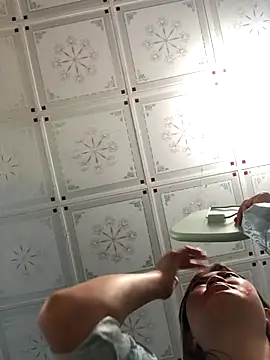 Snapshot of bombom1x chatting on October 31, 2025, 10:49 am bombom1x online show from October 31, 2025, 10:49 am