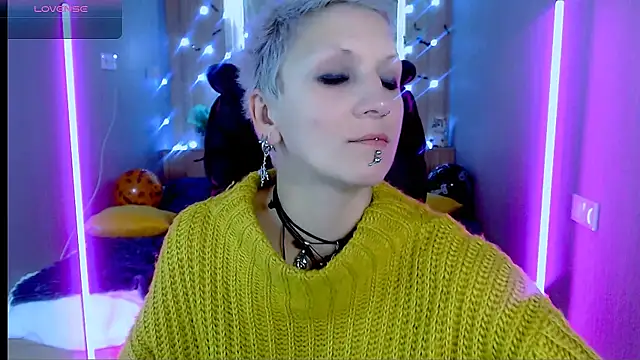 Snapshot of Sweet-n-Strong chatting on October 28, 2025, 8:18 am Sweet-n-Strong online show from October 28, 2025, 8:18 am