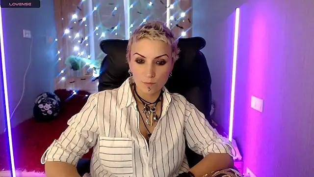 Snapshot of Sweet-n-Strong chatting on November 7, 2025, 1:22 pm Sweet-n-Strong online show from November 7, 2025, 1:22 pm