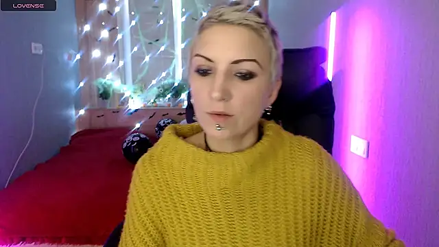 Snapshot of Sweet-n-Strong chatting on November 9, 2025, 8:34 am Sweet-n-Strong online show from November 9, 2025, 8:34 am