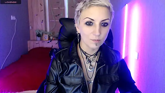 Snapshot of Sweet-n-Strong chatting on November 12, 2025, 12:49 pm Sweet-n-Strong online show from November 12, 2025, 12:49 pm