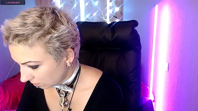 Snapshot of Sweet-n-Strong chatting on November 15, 2025, 8:22 am Sweet-n-Strong online show from November 15, 2025, 8:22 am