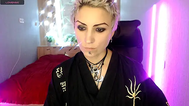 Snapshot of Sweet-n-Strong chatting on November 18, 2025, 1:04 pm Sweet-n-Strong online show from November 18, 2025, 1:04 pm