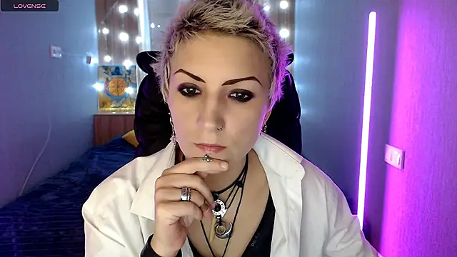 Snapshot of Sweet-n-Strong chatting on November 24, 2025, 7:30 am Sweet-n-Strong online show from November 24, 2025, 7:30 am