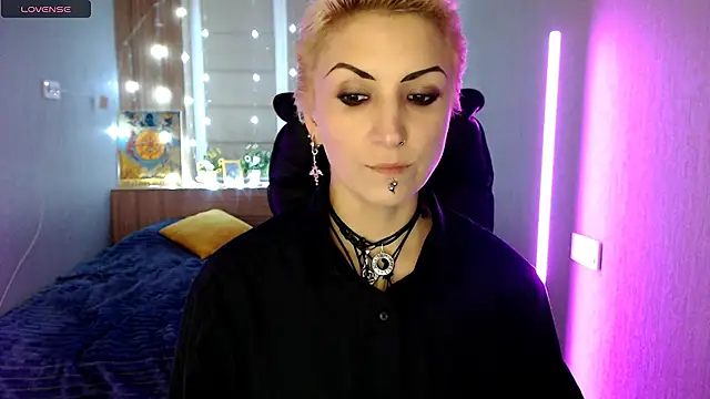 Snapshot of Sweet-n-Strong chatting on November 28, 2025, 1:03 pm Sweet-n-Strong online show from November 28, 2025, 1:03 pm