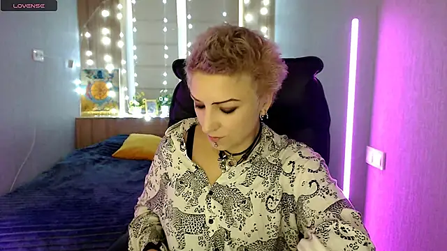 Snapshot of Sweet-n-Strong chatting on December 4, 2025, 8:01 am Sweet-n-Strong online show from December 4, 2025, 8:01 am