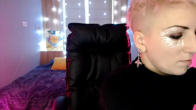 Snapshot of Sweet-n-Strong chatting on December 16, 2025, 7:24 am Sweet-n-Strong online show from December 16, 2025, 7:24 am