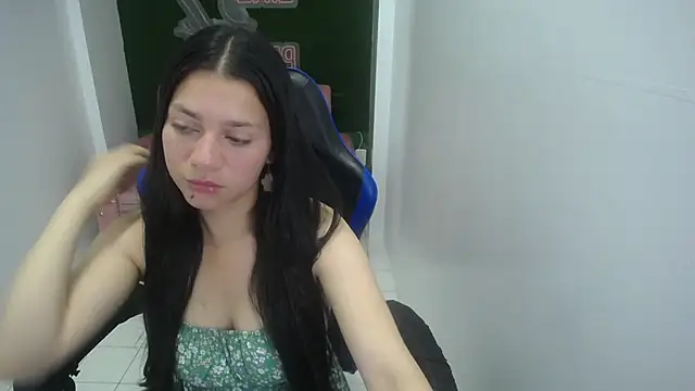 Snapshot of velvetvixen_t chatting on November 1, 2025, 1:46 pm velvetvixen t online show from November 1, 2025, 1:46 pm