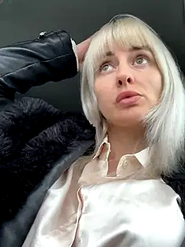 blondegirlx online show from November 28, 2025, 12:08 pm