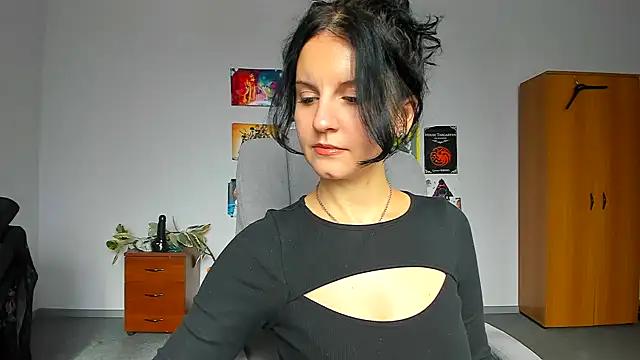 StellaAnia online show from October 28, 2025, 9:24 am