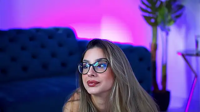 Snapshot of MaddieBryggs chatting on November 15, 2025, 10:01 am MaddieBryggs online show from November 15, 2025, 10:01 am