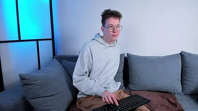 Teddy Parker online show from November 2, 2025, 7:55 am