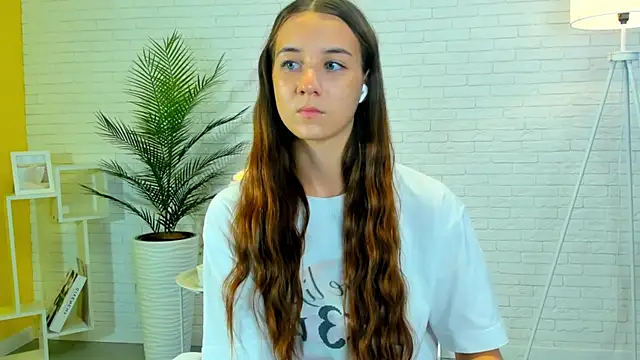 ErnestinaSiddens online show from October 25, 2025, 12:23 pm