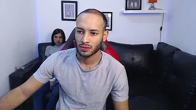 Giselle Max online show from November 8, 2025, 1:33 pm