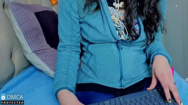 eva delight  online show from November 7, 2025, 11:21 am