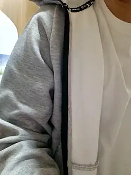 yuta 00 online show from April 5, 2026, 4:37 pm