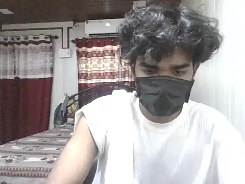 Snapshot of kriZ08 chatting on June 26, 2026, 8:19 am kriZ08 online show from June 26, 2026, 8:19 am