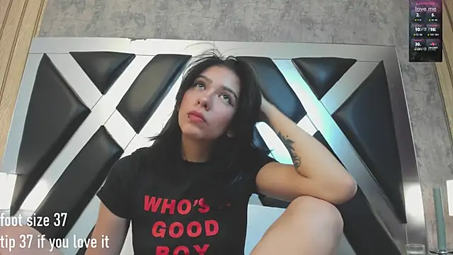 CloePerson online show from April 8, 2026, 11:37 pm