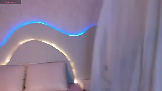 EmiliClarke online show from January 13, 2026, 7:41 pm