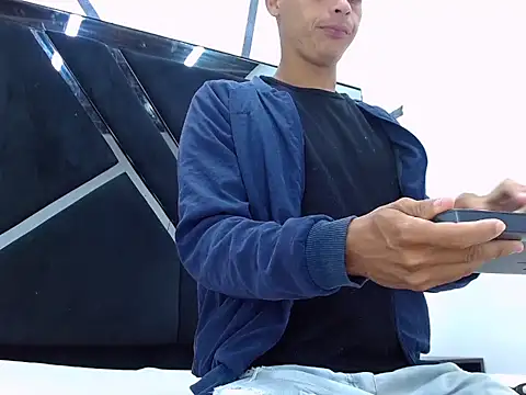 wiltom  online show from October 29, 2025, 12:18 pm