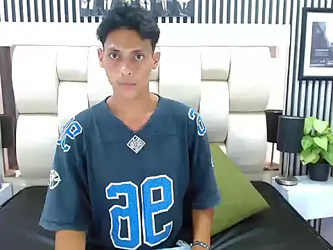 wiltom  online show from November 1, 2025, 1:40 am