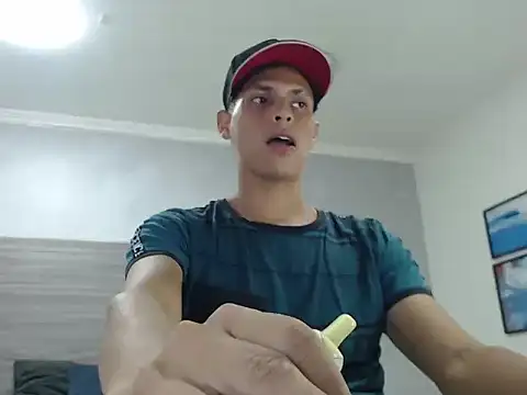 wiltom  online show from December 14, 2025, 6:23 pm