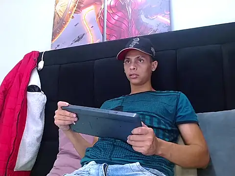 wiltom  online show from December 15, 2025, 7:51 pm