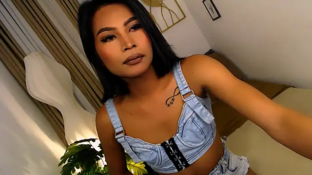 Snapshot of YourPrettyBella_TS chatting on July 2, 2026, 8:04 pm YourPrettyBella TS online show from July 2, 2026, 8:04 pm