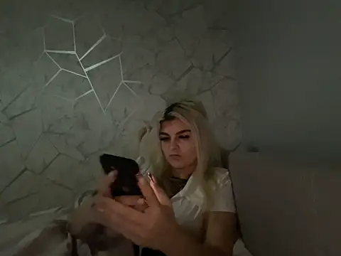 rosie-hipstergal online show from November 21, 2025, 11:36 pm