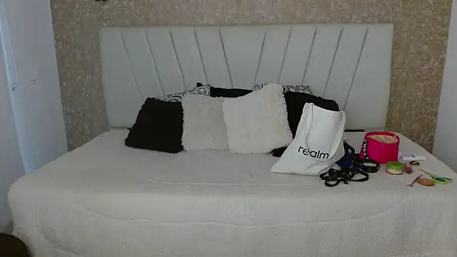 AliceSmity  online show from April 13, 2026, 11:37 am