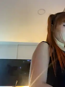 GiaStonne online show from December 3, 2025, 3:03 am