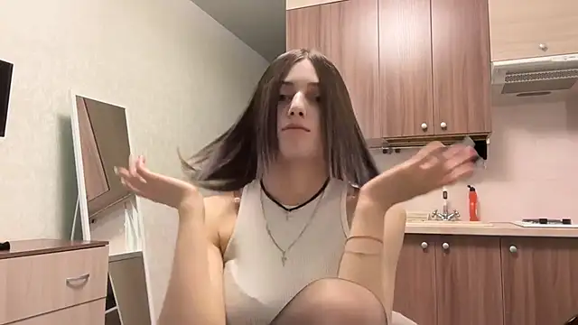 AidaGloshen online show from November 4, 2025, 7:18 am