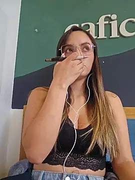 Snapshot of sophie-06 chatting on November 8, 2025, 6:29 pm sophie-06 online show from November 8, 2025, 6:29 pm