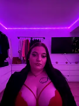 Aksinja05 online show from November 4, 2025, 2:05 pm