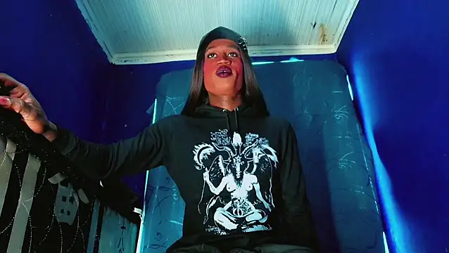 Kloe cardashan online show from November 11, 2025, 4:56 am