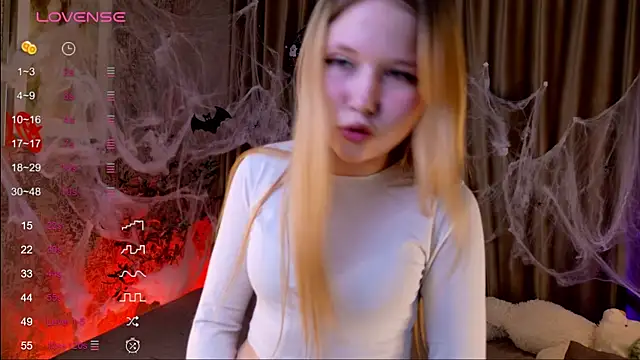 VivieSunn online show from October 30, 2025, 9:44 am