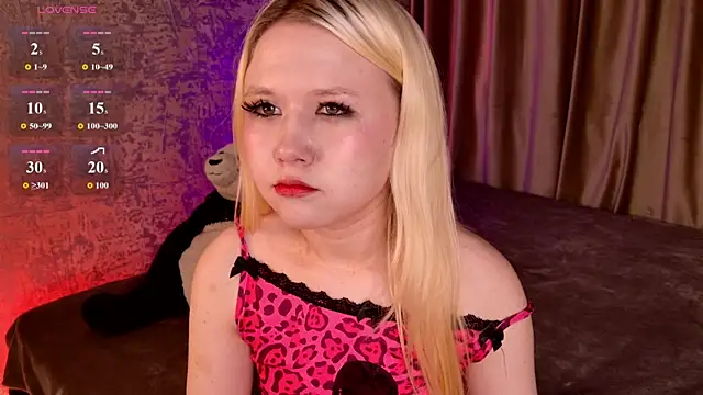 Snapshot of VivieSunn chatting on June 13, 2026, 3:43 pm VivieSunn online show from June 13, 2026, 3:43 pm