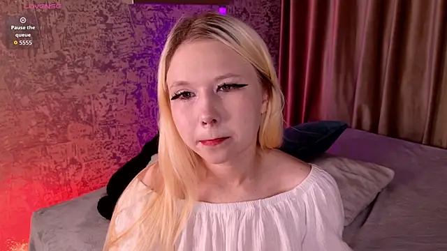 Snapshot of VivieSunn chatting on June 19, 2026, 2:54 pm VivieSunn online show from June 19, 2026, 2:54 pm