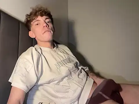 BrunoTwinkXXL online show from January 17, 2026, 9:51 pm