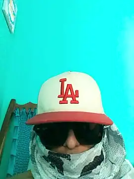 crazyyela online show from December 18, 2025, 9:43 pm