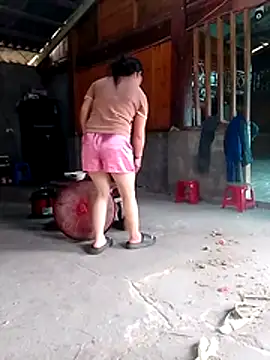 Snapshot of Phoena-a chatting on April 1, 2026, 3:51 am Phoena-a online show from April 1, 2026, 3:51 am