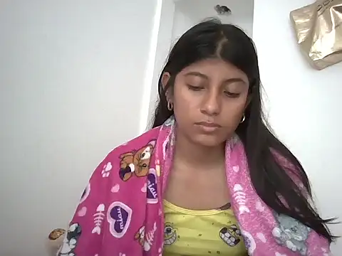 YeseniaRodriguez3 online show from March 6, 2026, 12:56 pm