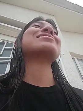 YeseniaRodriguez3 online show from April 9, 2026, 12:21 pm